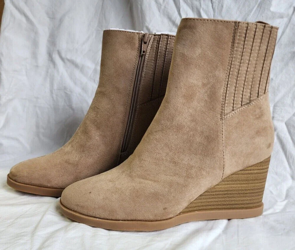New Universal Thread Women's Cypress Wedge Boots Taupe Size 11